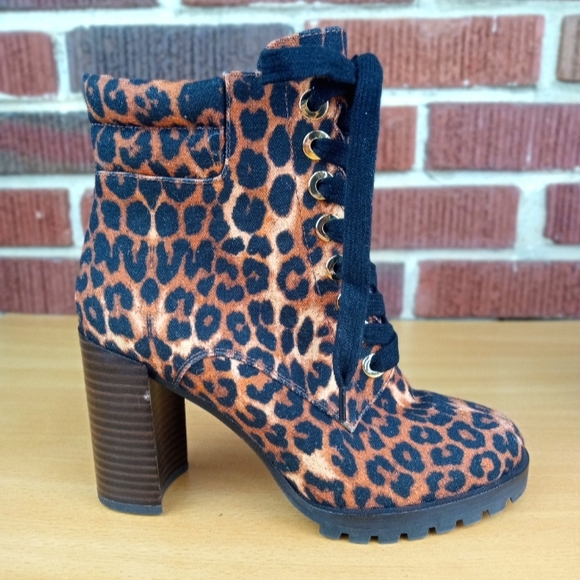 NWT PAIGE 'Nicole' *RARE COLOR WAY* Leopard Print Canvas Stacked Heel Bootie - Picture 2 of 7